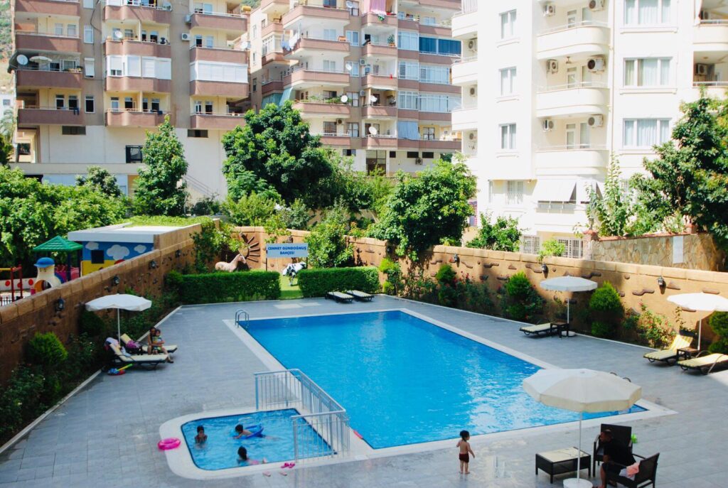 Alanya Deniz Manzaralı, Eşyalı Satılık Daire – Kleopatra Plajına Sadece 600 Metre!